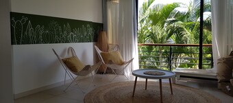 Chic, modern apartment, 100 metres from the beach, swimming pool