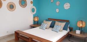 2 bedrooms, desk, iron/ironing board, WiFi - Chic, modern apartment, 100 metres from the beach, swimming pool (la preneuse)