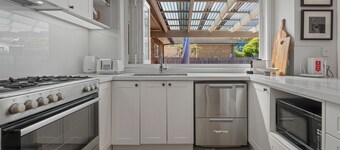 Serene - Pet Friendly with Swimming Pool