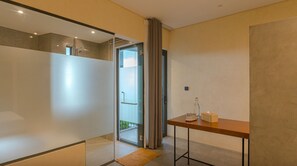 Deluxe Apartment | Bathroom | Shower, rainfall showerhead, free toiletries, hair dryer - Shelter Stay Da Nang (Da Nang)