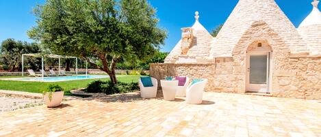 حمّام سباحة خارجي