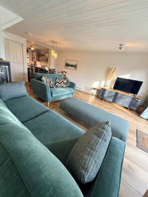 Smart TV, foosball, table tennis, stereo