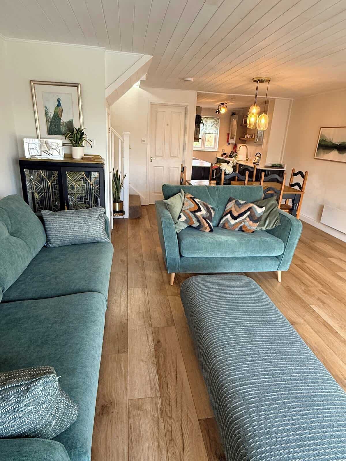 South Facing Cotswolds Water Park Lake House. - Cirencester