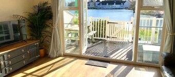 Stunning Lake House, Cotswolds Water Park, South Facing Terrace. Tennis on site.