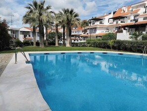 حمّام سباحة خارجي