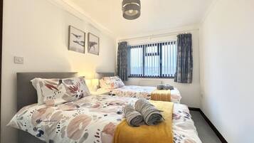 3 bedrooms, iron/ironing board, free WiFi, bed sheets