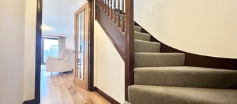 5 minute walk to beach, quite cul-de-sac location, parking for 3 cars