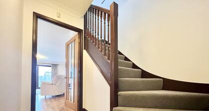 5 minute walk to beach, quite cul-de-sac location, parking for 3 cars