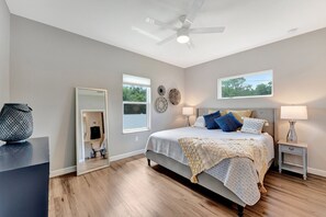 2 habitaciones, escritorio, tabla de planchar con plancha y wifi gratis 