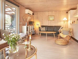 House | Dining - 4 Person Holiday Home in Aakirkeby (Akirkeby)