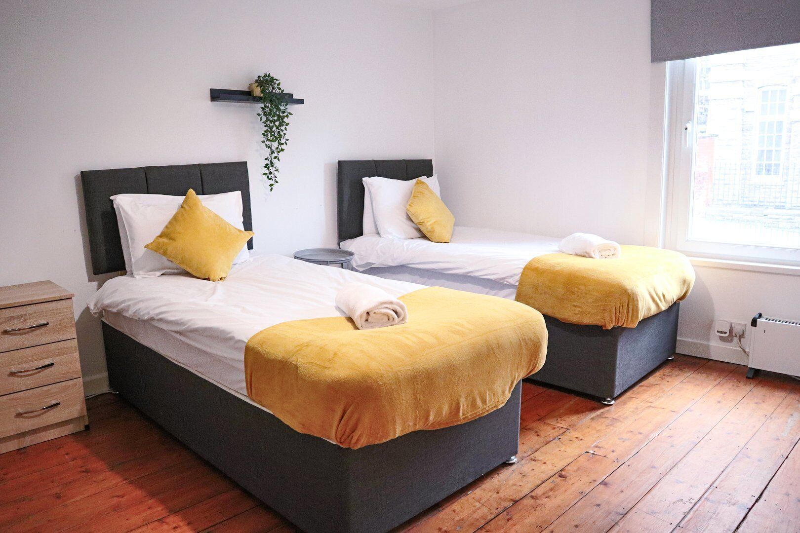 3 dormitorios, tabla de planchar con plancha, Internet y ropa de cama