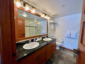 Combined shower/tub, hair dryer, towels, shampoo - Updated, Village Corner Condo! Parking, Pool & Spa (Mammoth Lakes)