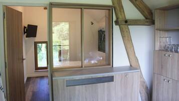 Fer et planche à repasser, lit parapluie, Wi-Fi gratuit, draps fournis