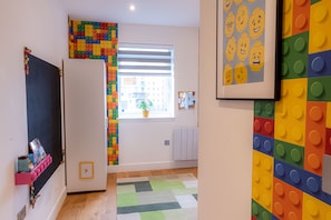 Design Apartment, Non Smoking, 2 Bathrooms | 2 bedrooms, free WiFi - Legoland Two Bedroom Apt Near Tube Stn (Slough)