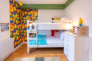 Design Apartment, Non Smoking, 2 Bathrooms | 2 bedrooms, free WiFi - Legoland Two Bedroom Apt Near Tube Stn (Slough)