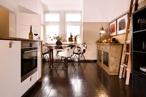 Réfrigérateur, four, plaque de cuisson, lave-vaisselle