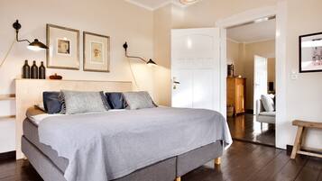 2 bedrooms, desk, iron/ironing board, free WiFi