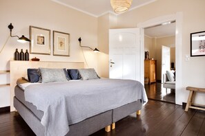 2 bedrooms, desk, free WiFi, bed sheets