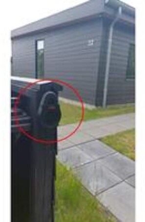 Unclassified image, 4 of 60, button