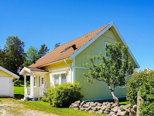 Cozy Family Cottage Near the Sea