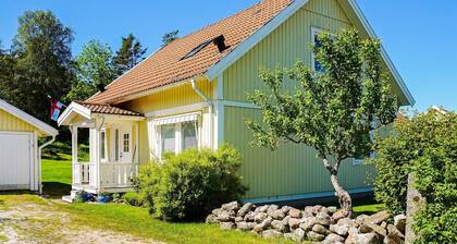 Cozy Family Cottage Near the Sea