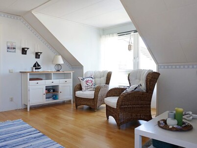 Cozy Family Cottage Near the Sea