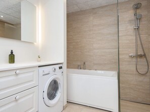 Bathroom - 4 Star Holiday Home in Ringkobing (Ringkobing)