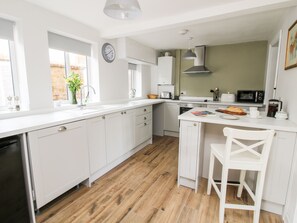 Fridge, dishwasher, electric kettle, toaster - The Ferns (Ludlow)