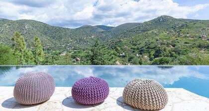 Stunning villa with infinity pool, only 5 minute walk from the beach