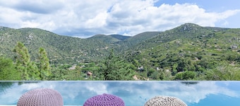 Stunning villa with infinity pool, only 5 minute walk from the beach