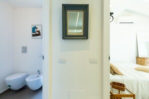 Hair dryer, bidet, towels - Stunning villa with infinity pool, only 5 minute walk from the beach (Torre Delle Stelle (Maracalagonis))