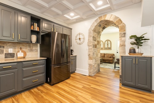 4Bd/3Bth Home PLUS Independent Studio | Sleeps 12