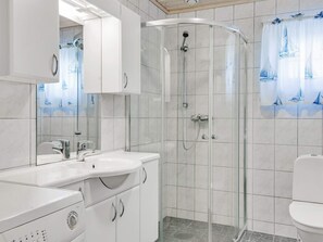 Bathroom - 6 Person Holiday Home in Brekstad (Orland)