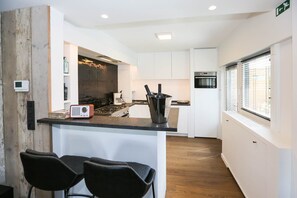 Fridge, microwave, oven, dishwasher - Casa Dunas  - Charming Holiday Home with garden, for 6 People (Westende)