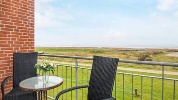 House | Outdoor dining