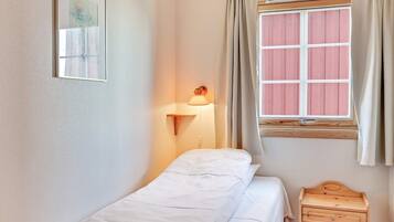 3 bedrooms, individually furnished