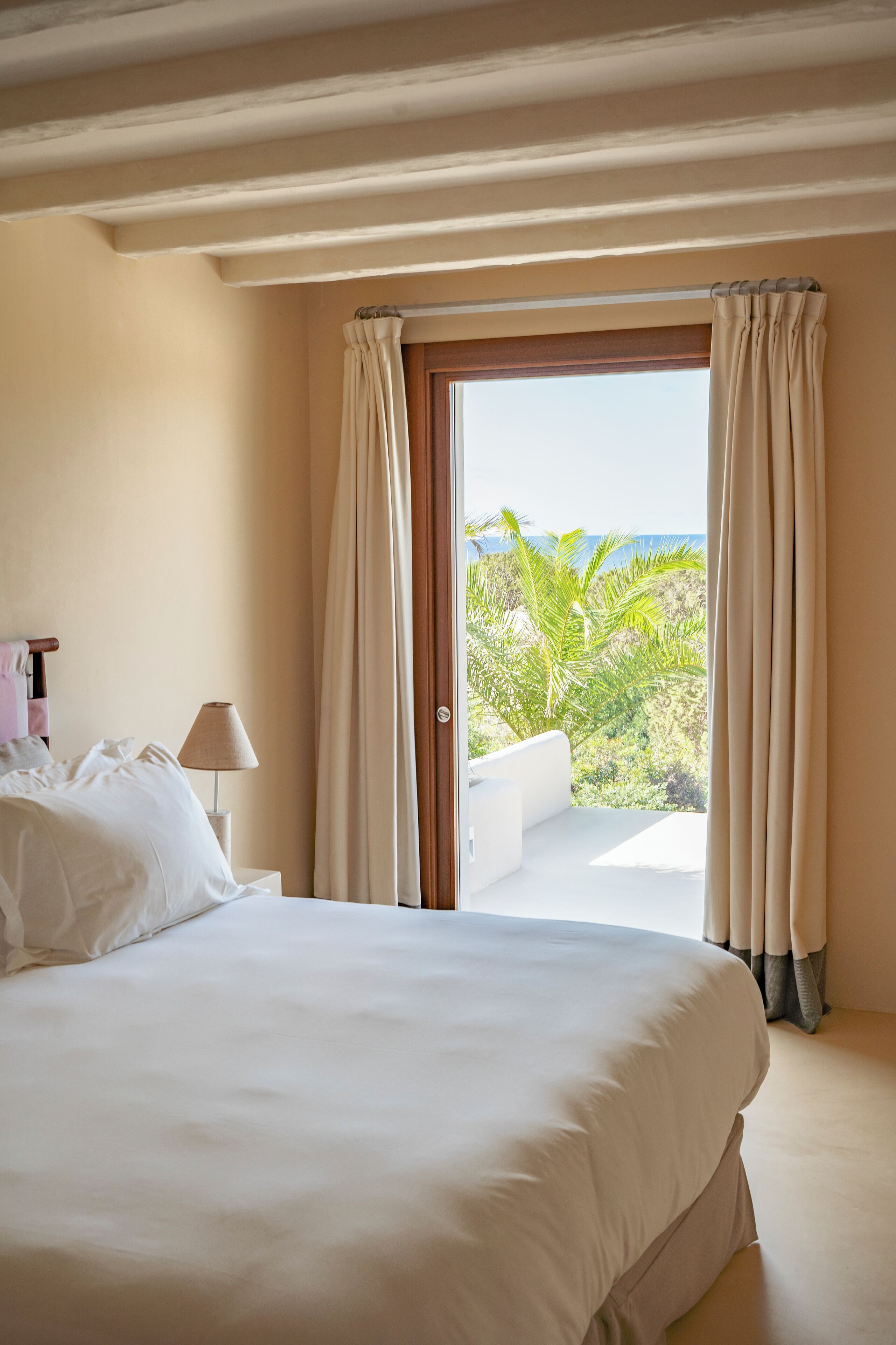 Hochwertige Bettwaren, Minibar, Zimmersafe, Schreibtisch