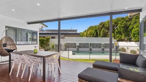 Outdoor dining - Beach House On Ebony - Casuarina (Casuarina)