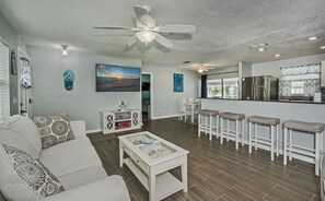 Smart TV, libri, biblioteca musicale, videoteca