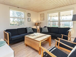 House | Living area - 4 Person Holiday Home in Hals (Hals)