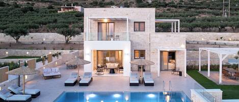 Luxury-Villa, 4 Schlafzimmer, eigener Pool, Meerblick | 4 Schlafzimmer, Allergikerbettwaren, Bügeleisen/Bügelbrett