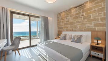 Premium Villa, 4 Bedrooms, Private Pool, Sea View | 4 bilik tidur, peralatan tempat tidur hipoalergenik