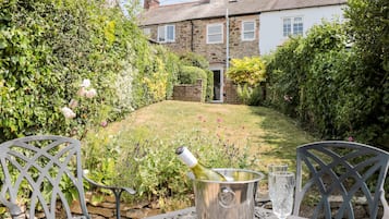 Cottage | Outdoor dining