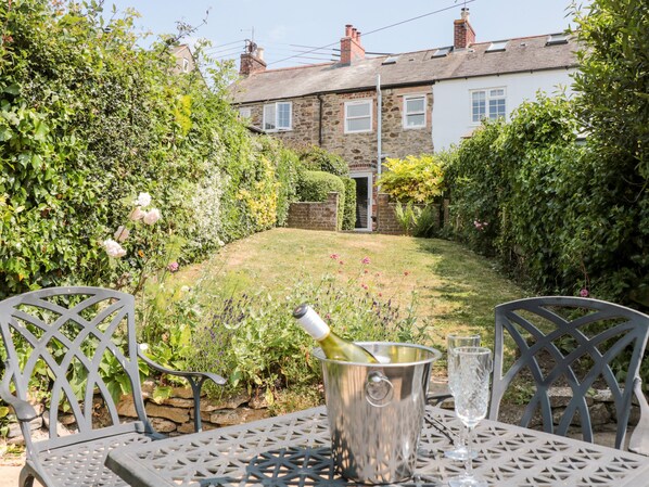 Cottage | Outdoor dining - Lea Cottage (Bridport)