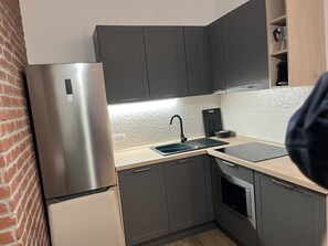 Comfort Studio Suite | Private kitchen | Full-size fridge, oven, stovetop, dishwasher - Tony's Apartments (Rijeka)