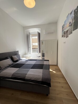 สแตนดาร์ดอพาร์ทเมนท์ | เครื่องนอนระดับพรีเมียม, เตียงเมมโมรีโฟม, ตู้นิรภัย  ในห้องพัก