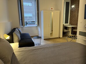 Comfort-studiosviitti | Ylelliset vuodevaatteet, memory foam -patjalliset sängyt