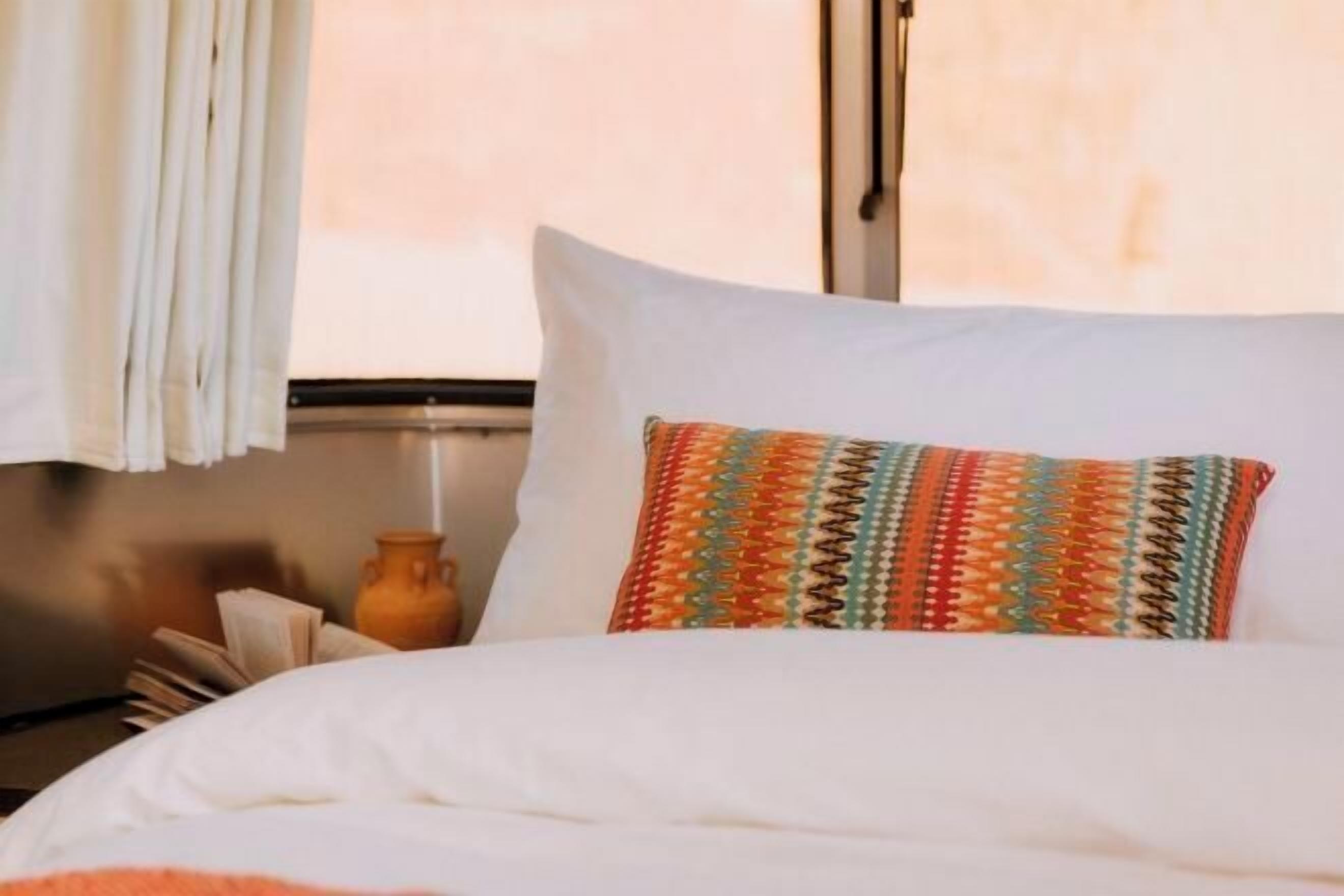 Hochwertige Bettwaren, kostenlose Minibar, laptopgeeigneter Arbeitsplatz