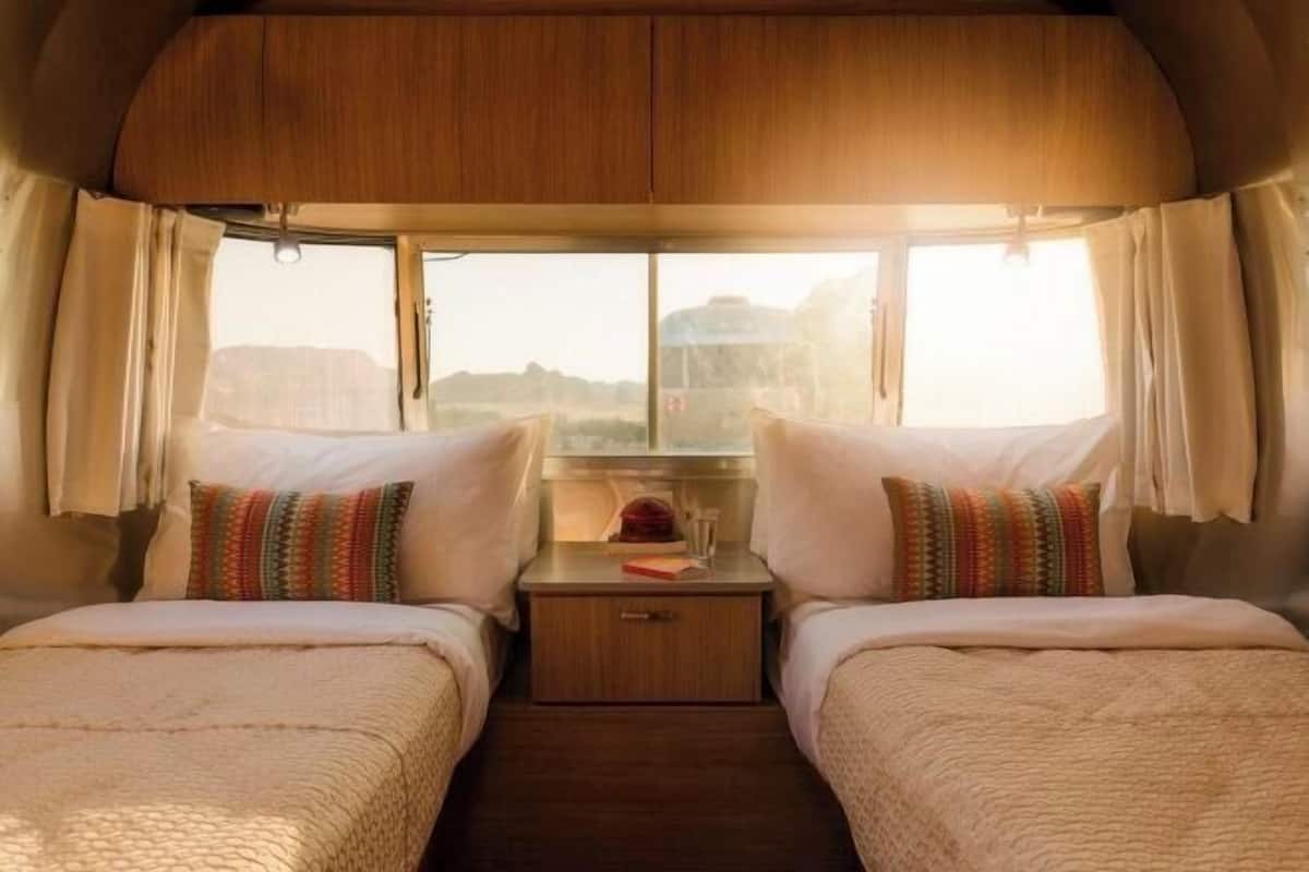 Premium bedding, minibar (free items), laptop workspace, soundproofing