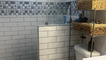 Douche, serviettes fournies